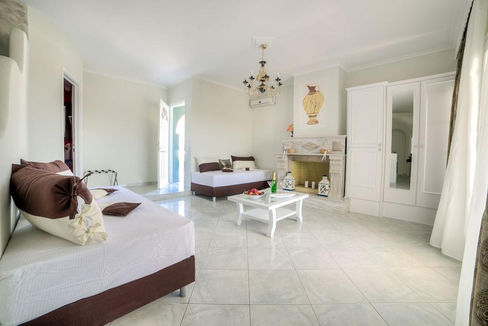 Pantheon Hotel Agios Georgios  Dış mekan fotoğraf