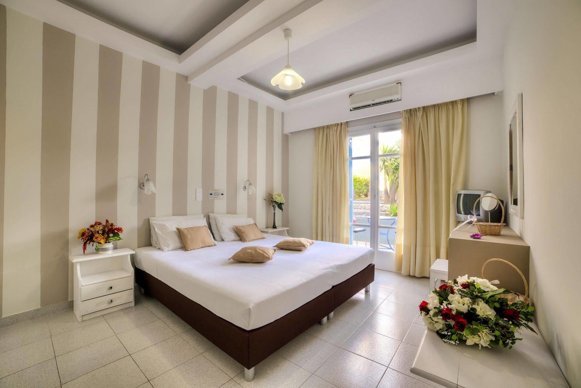 Pantheon Hotel Agios Georgios  Dış mekan fotoğraf