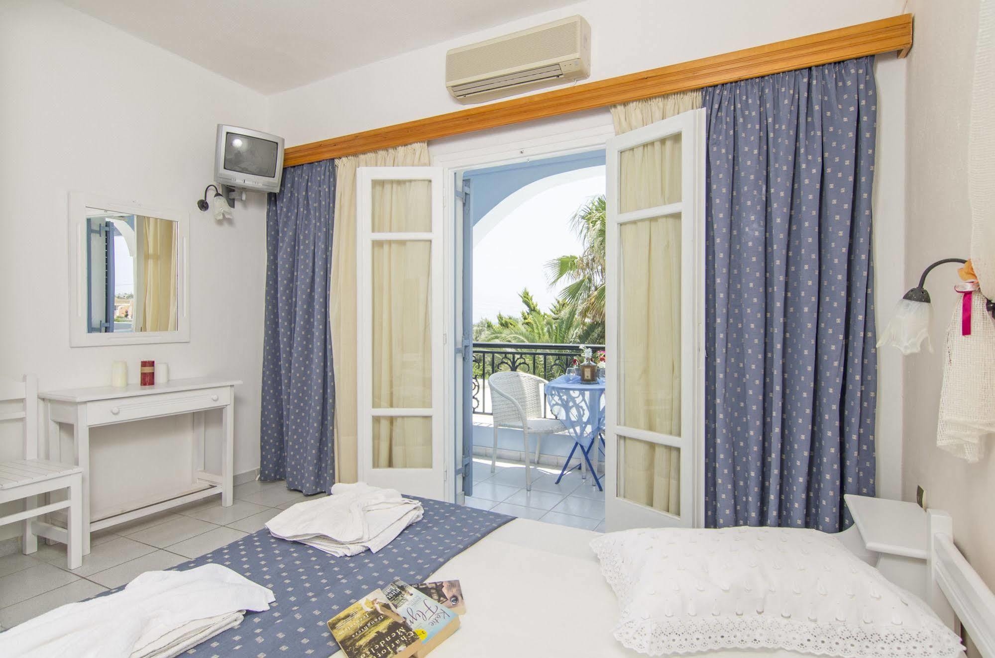 Pantheon Hotel Agios Georgios  Dış mekan fotoğraf