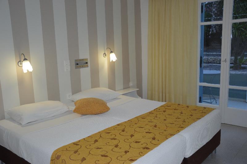 Pantheon Hotel Agios Georgios  Dış mekan fotoğraf